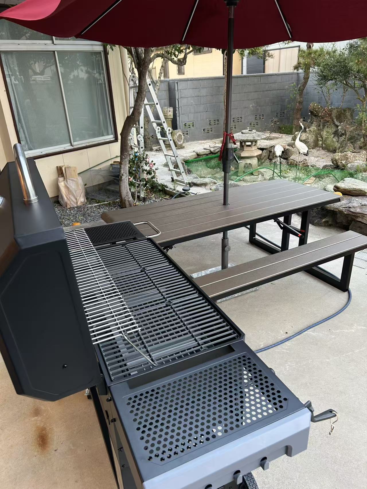 BBQグリルの網とサイドテーブル