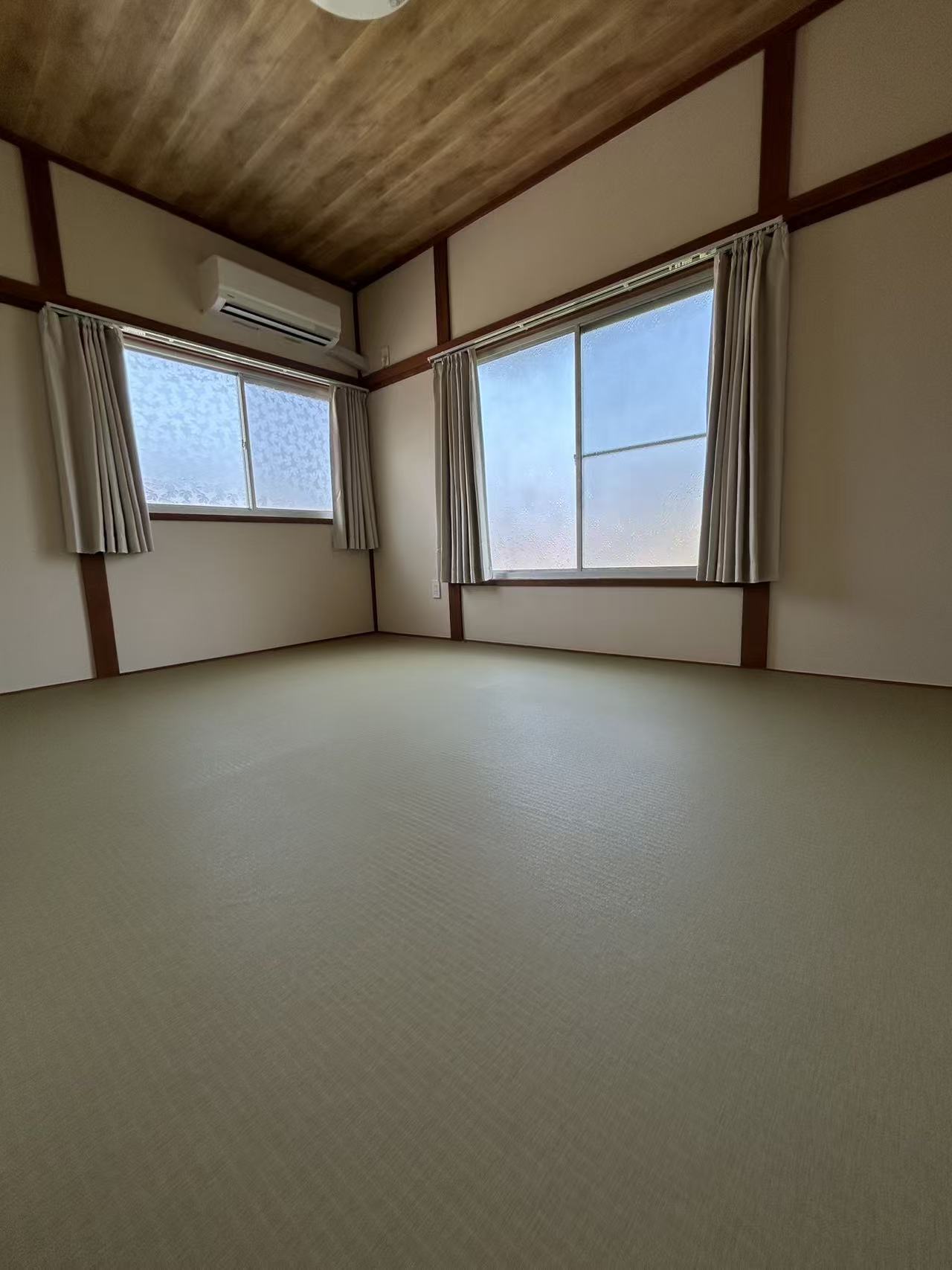 二面に窓のある明るい和室